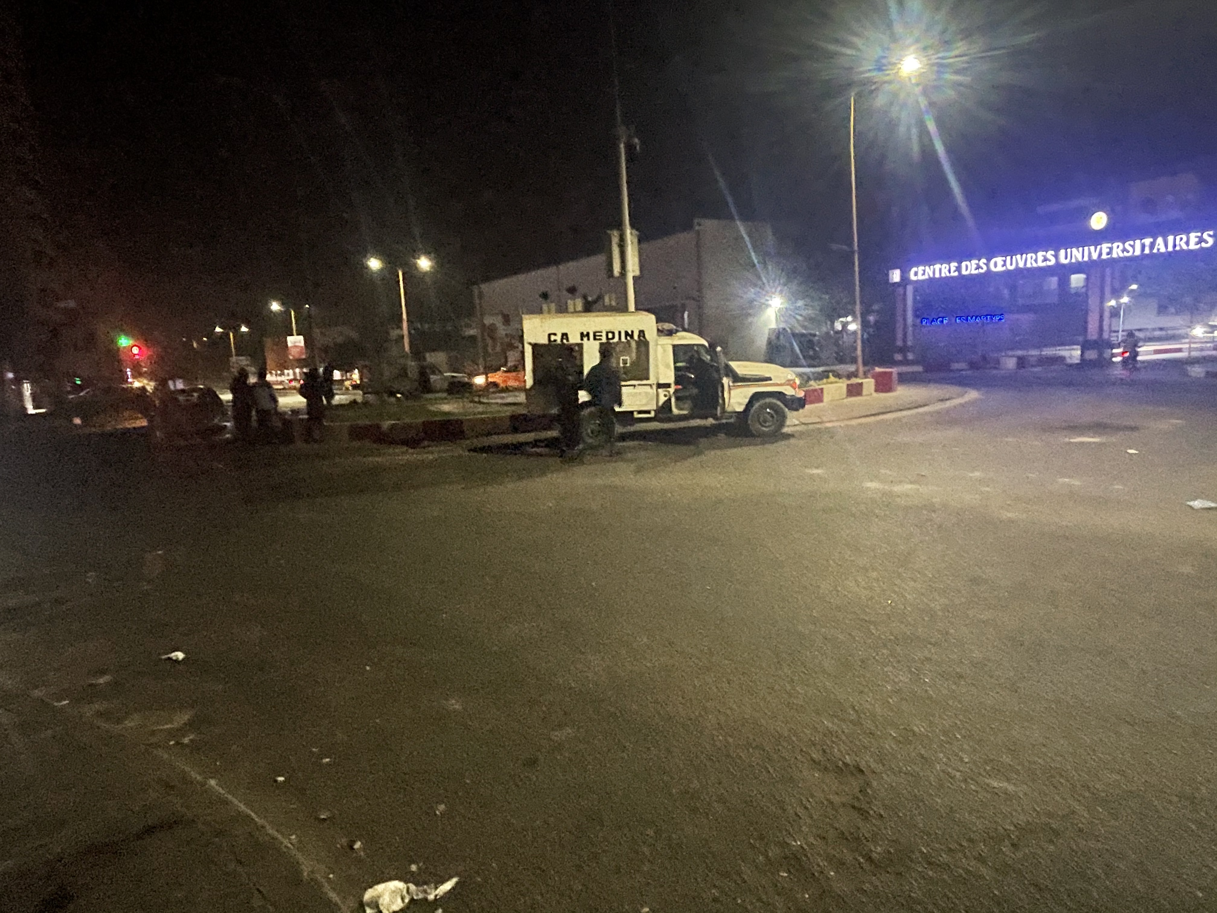 URGENT / UCAD - Bataille rangée entre étudiants du mouvement Kékendo et ceux du mouvement Ndefleng : Plusieurs blessés graves, la police réquisitionnée pour entrer dans le campus.