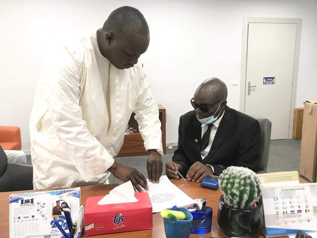 DIRECTION DE L'EMPLOI / Pape Modou Fall signe une convention de partenariat avec le CAAD au bénéfice de 12 sortants de l'INEFJA. DIRECTION DE L'EMPLOI / Pape Modou Fall signe une convention de partenariat avec le CAAD au bénéfice de 12 sortants de l'INEFJA.