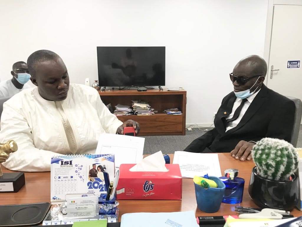 DIRECTION DE L'EMPLOI / Pape Modou Fall signe une convention de partenariat avec le CAAD au bénéfice de 12 sortants de l'INEFJA. DIRECTION DE L'EMPLOI / Pape Modou Fall signe une convention de partenariat avec le CAAD au bénéfice de 12 sortants de l'INEFJA.