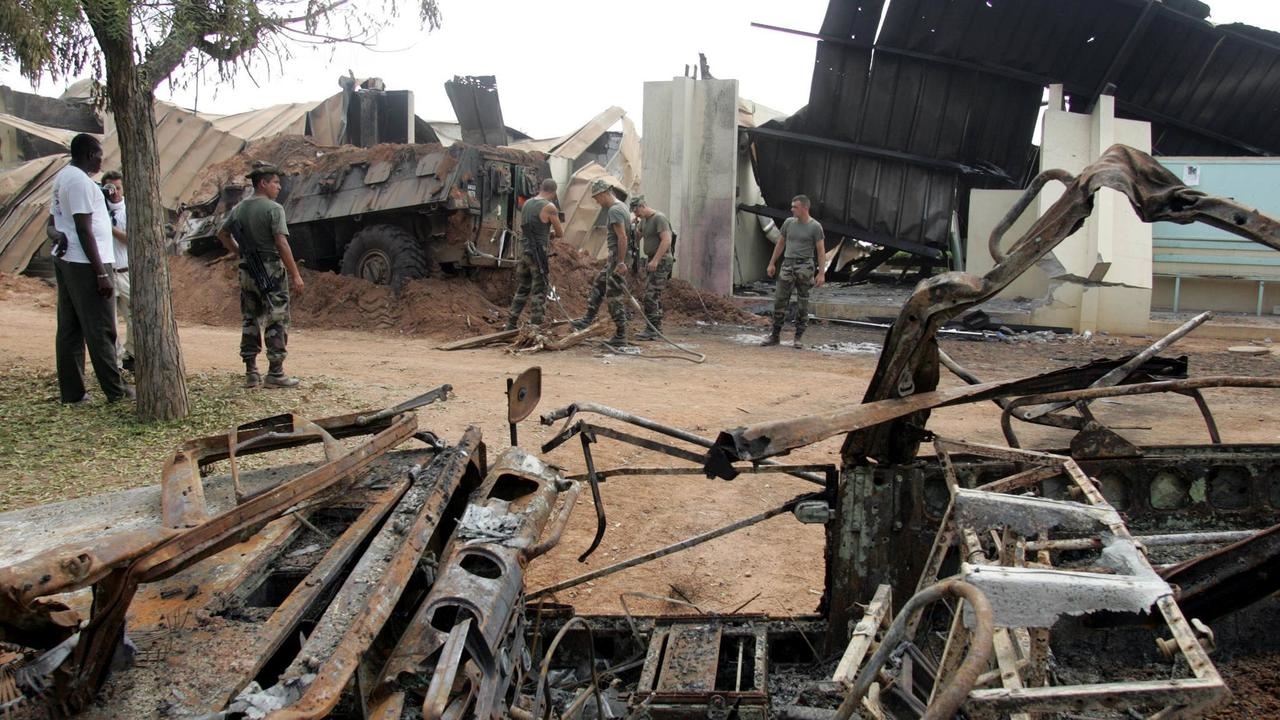 Côte d’ivoire / Les ministres français gardent le flou et trois ivoiriens condamnés à la perpétuité par contumace pour le bombardement de Bouaké en 2004.