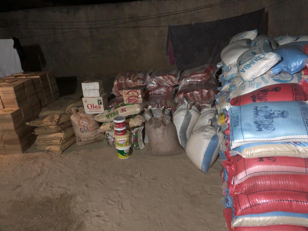 Journée de solidarité : Adji Mergane Kanouté distribue plusieurs tonnes de riz, du sucre, de l'huile etc...