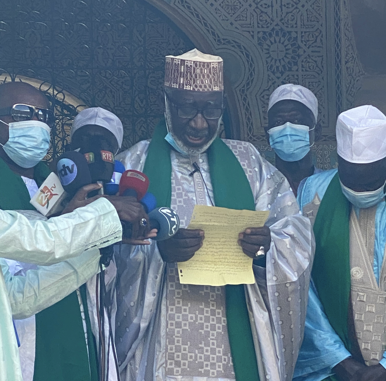 Imam Seydou Nourou Tall: « L’Etat doit tout faire pour soutenir la jeunesse. Les événements de mars prouvent que la situation des jeunes est inquiétante.. Mais les parents doivent renforcer l’Education des enfants... »