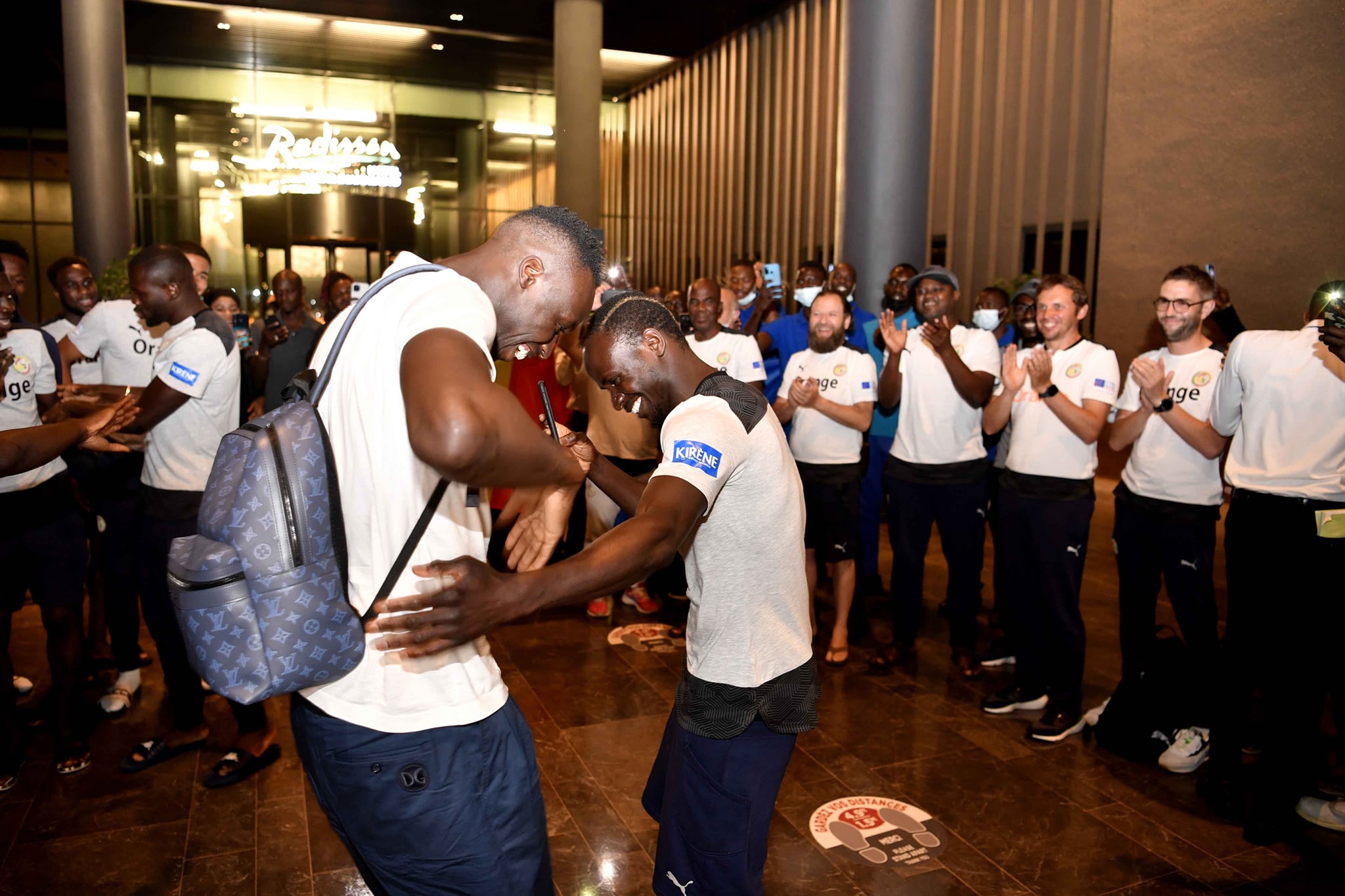 Retour dans la tanière : Édouard Mendy, le nouveau champion d'Europe, accueilli en héros par ses coéquipiers