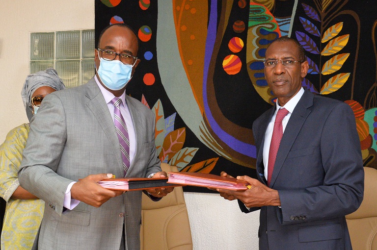 Compétitivité et emploi des jeunes : le Sénégal et la Banque Mondiale paraphent 2 accords de financement d'un coût de 150 milliards de Francs CFA.