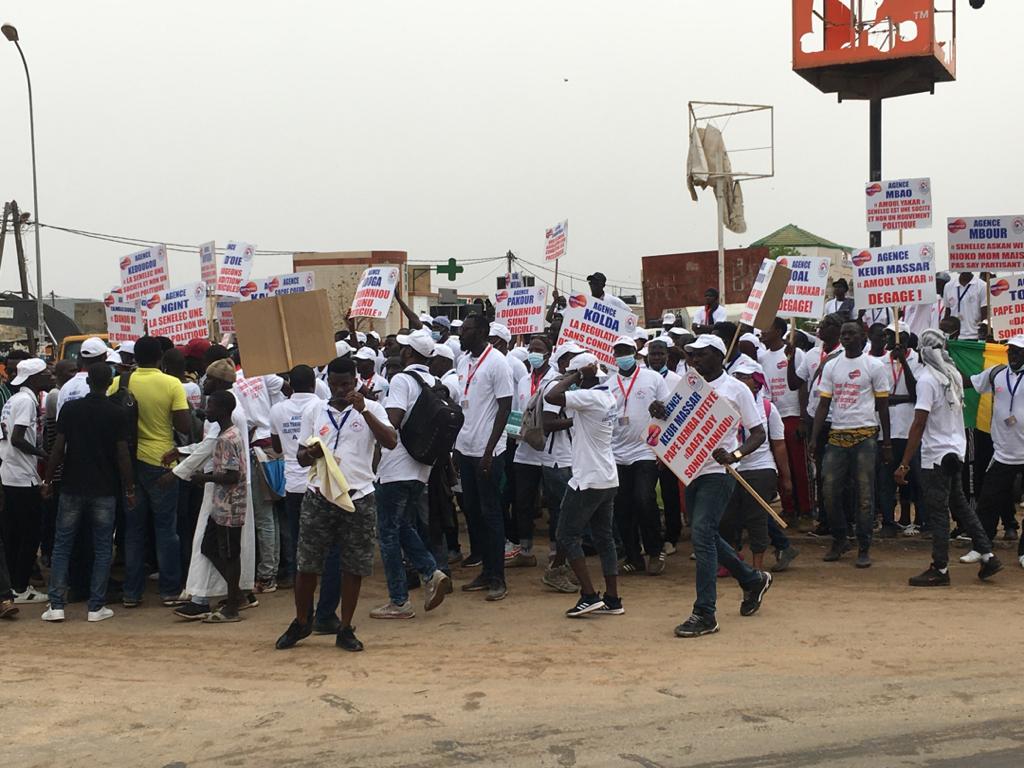 Interdiction de marche à Kaolack : La police disperse la manifestation des prestataires de la Senelec à coups de grenades lacrymogènes.