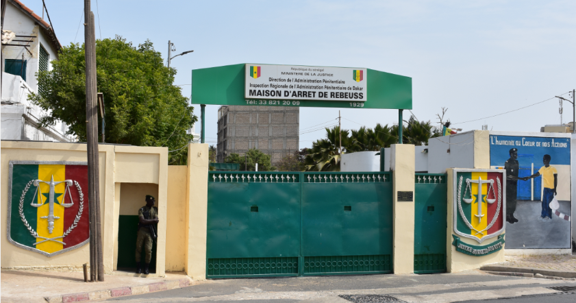 Évasion de Boy Djinné : mandat de dépôt pour les trois gardes pénitentiaires et les deux complices