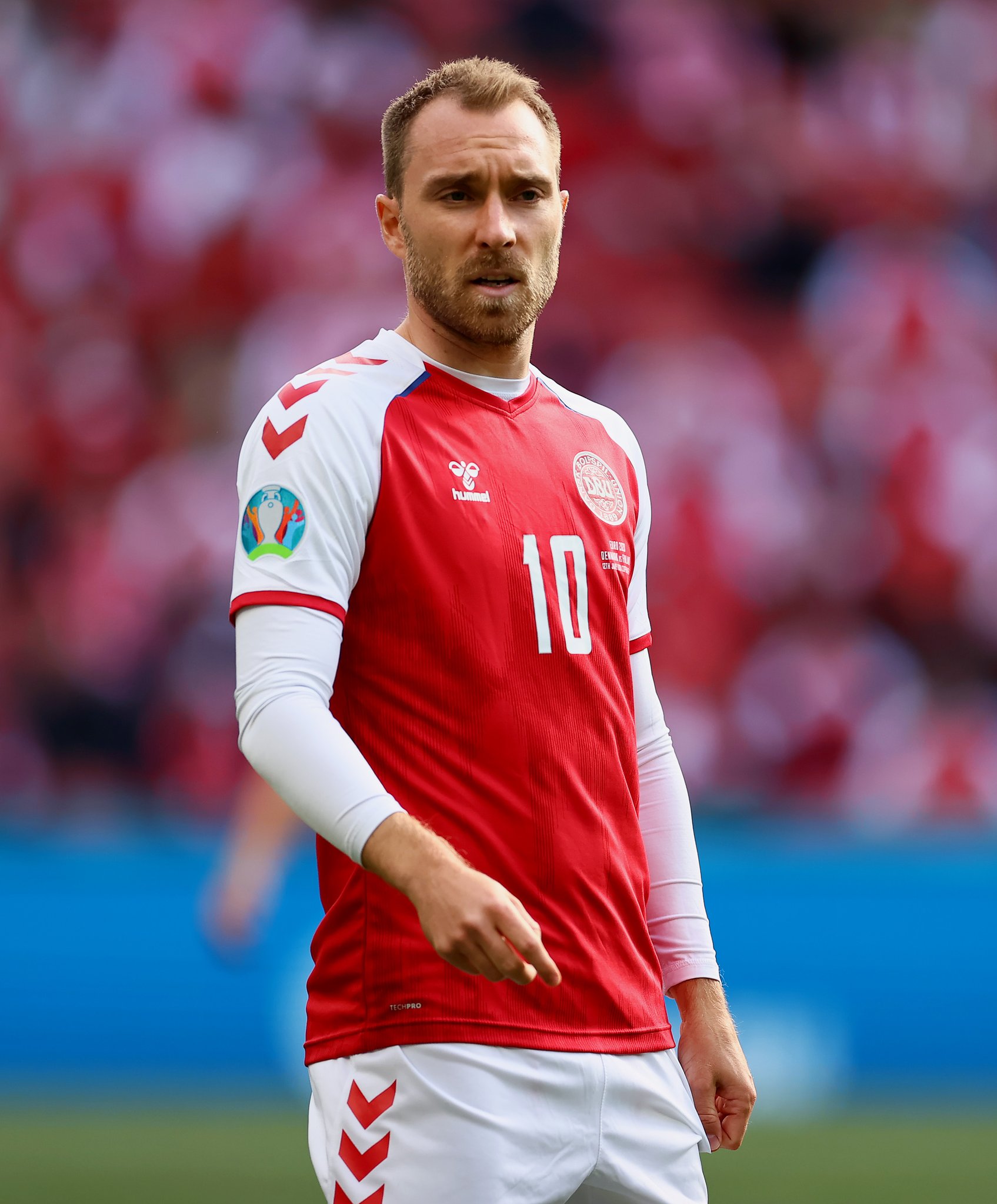 Danemark - Finlande (0-1) : L'UEFA décerne le trophée d'homme du match à Christian Eriksen, victime d’un malaise cardiaque en plein match…
