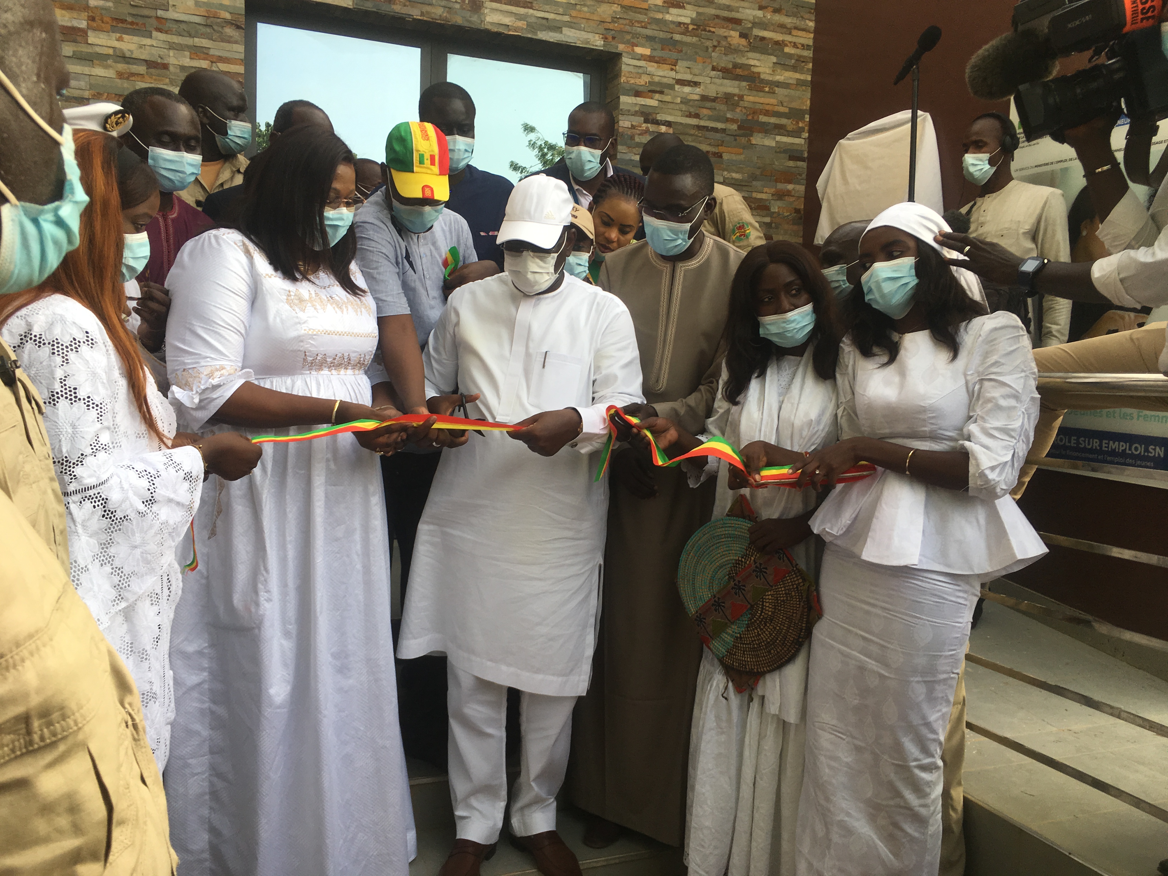 Thiès : le président Macky Sall a inauguré le pôle emploi et entreprenariat des jeunes et des femmes.