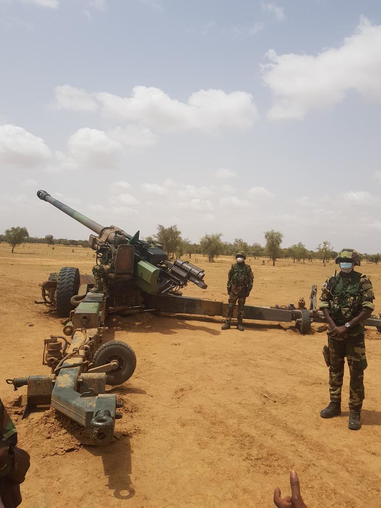 Campagne de tirs aux armes lourdes de l'armée de terre : Le CEMGA à Dodji pour présider l'entraînement des unités d’infanterie, d'artillerie, des chars.