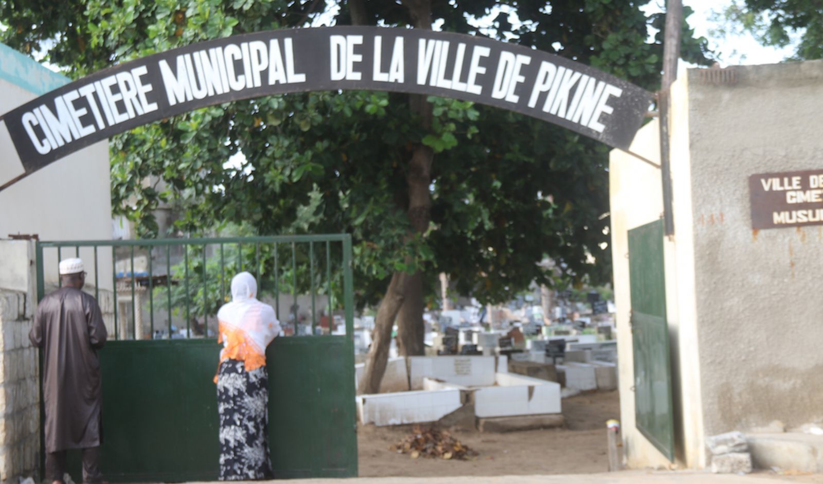 Vague macabre et Covid-19 : « Depuis que je suis ici en 1993, on n'a jamais eu près de 20 enterrements dans la journée… La situation est alarmante! » (Gestionnaire du cimetière de Pikine)