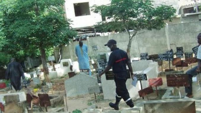 Vague macabre et Covid-19 : « Depuis que je suis ici en 1993, on n'a jamais eu près de 20 enterrements dans la journée… La situation est alarmante! » (Gestionnaire du cimetière de Pikine)