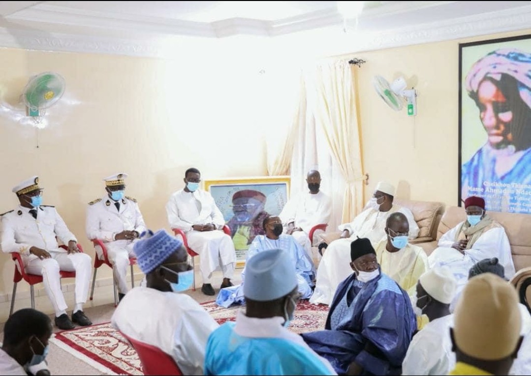 Condoléances : Le président Macky Sall accompagné par Antoine Félix Diome et de Amadou Ba auprès de la famille Layène et celle de Thiénaba.