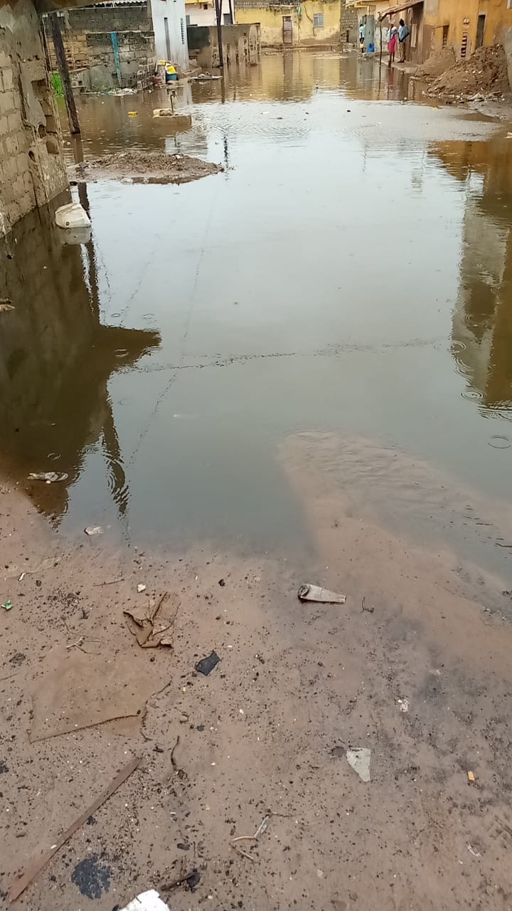 Pluies diluviennes à Dakar : Diamaguène/Sicap-Mbao, Keur Massar, Rufisque et plusieurs autres zones déjà sous les eaux.