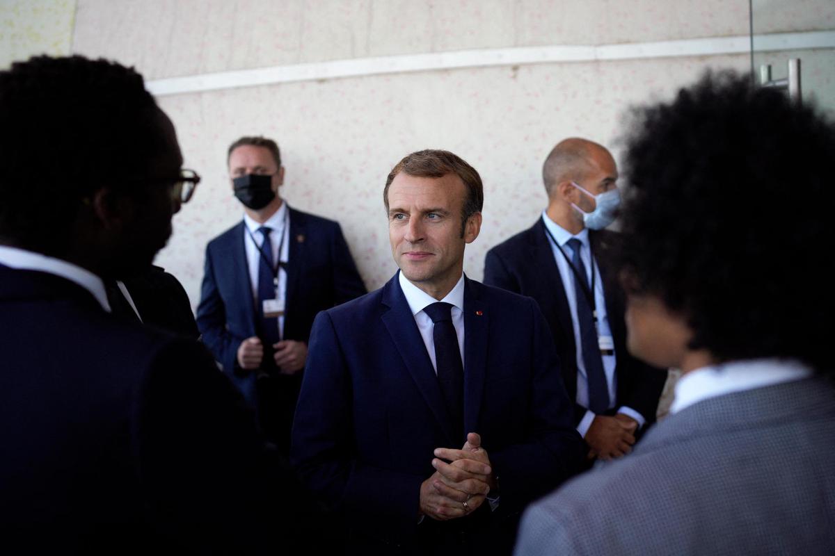 Sommet Afrique – France : Emmanuel Macron chargé par ses invités.
