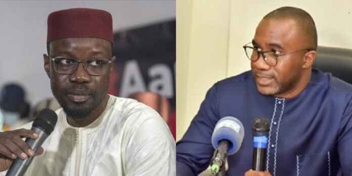 Retour sur Dakar : Ousmane Sonko et Doudou Kâ se sont croises dans le salon d’honneur de l’aéroport de Ziguinchor.