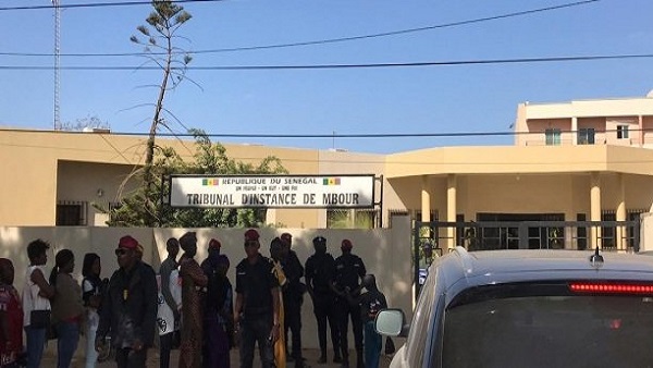 Tribunal de grande instance de Mbour : Le marchand ambulant Thierno Khoureychi Sall condamné pour avoir battu sa mère.
