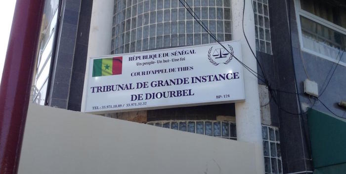 TRIBUNAL - Affaire des 8 prisonniers de Mbacké / 2 ans de prison dont 1 an ferme pour tout le groupe.