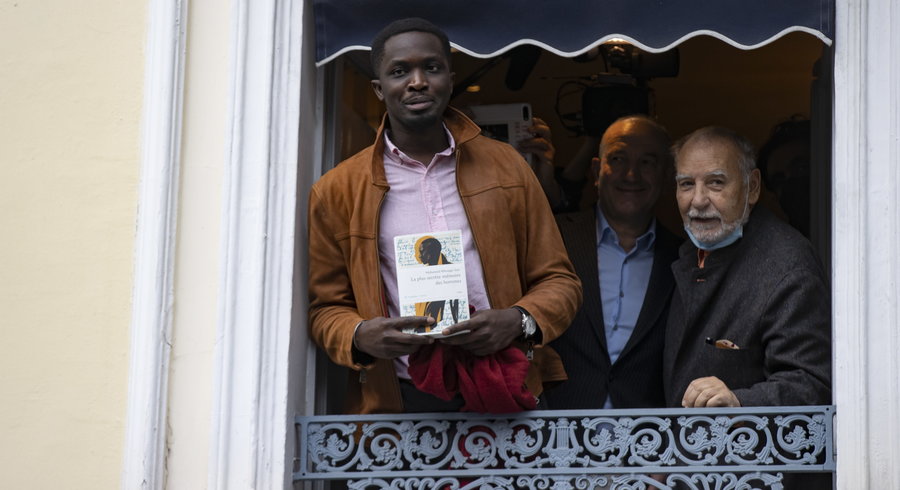 Récompense : Combien gagne Mohamed Mbougar Sarr, lauréat du prix Goncourt pour « La plus secrète mémoire des hommes »?
