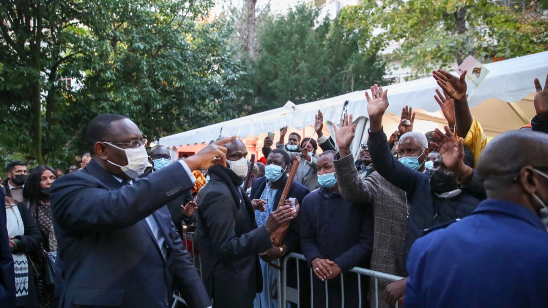 Paris : le Président Macky Sall accueilli par une forte mobilisation des Sénégalais de France