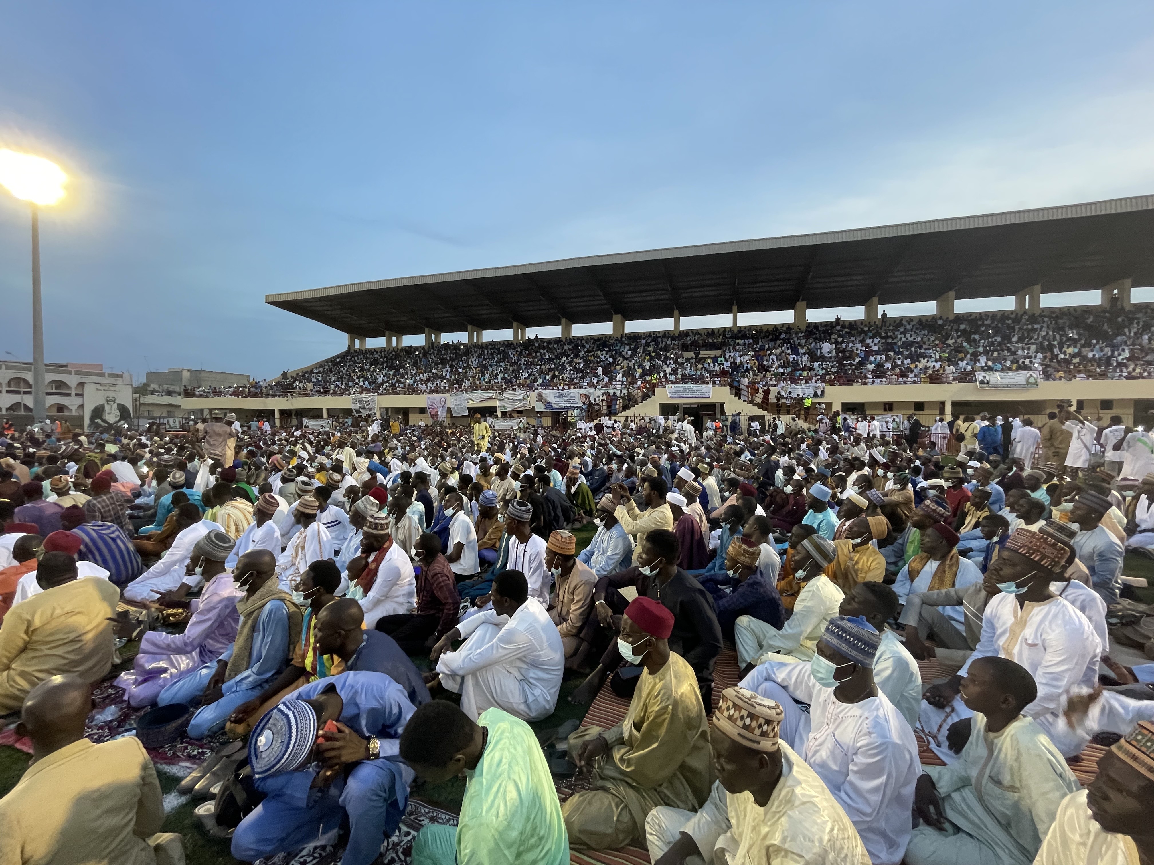 Hadratoul Jummah aux Parcelles Assainies : Une marée de fidèles en communion avec Cheikh Mahi Ibrahima Niass. (Images)