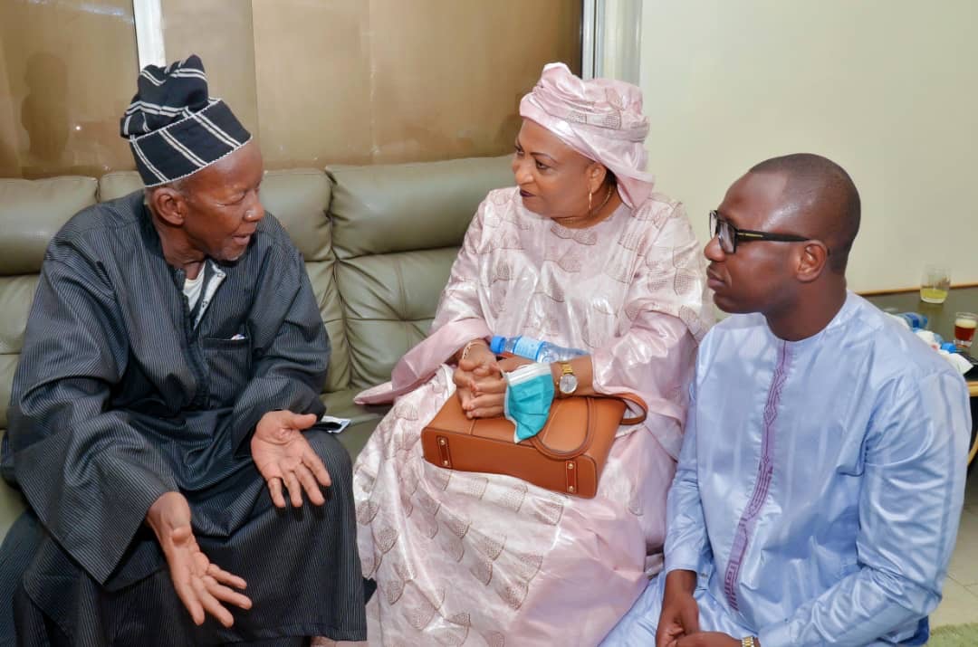 Dieuppeul « Keur Baye »/ Visite de Soham El Wardini : Serigne Mahi Niass reçoit le maire de Dakar, salue son courage politique et l’encourage dans sa posture de fédérateur.