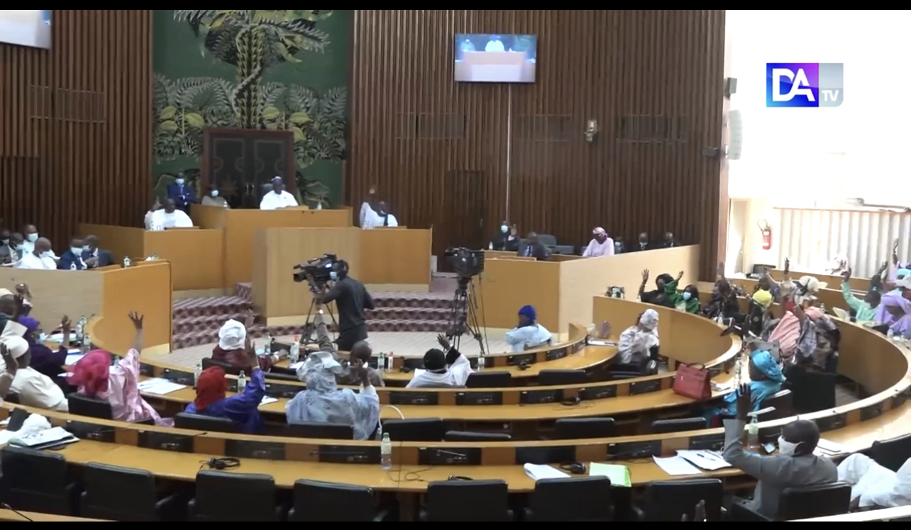 Projet de LFI 2022 : les charges avoisinent 4 394,7 milliards FCFA, la dette publique s’établit à 350 milliards FCFA.