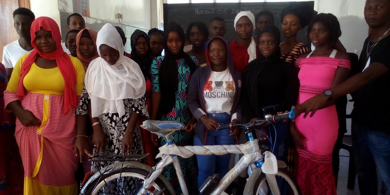 Protection de l’enfant et lutte contre le chômage à Kolda : 25 enfants issus de couches vulnérables reçoivent leur vélo de formation.