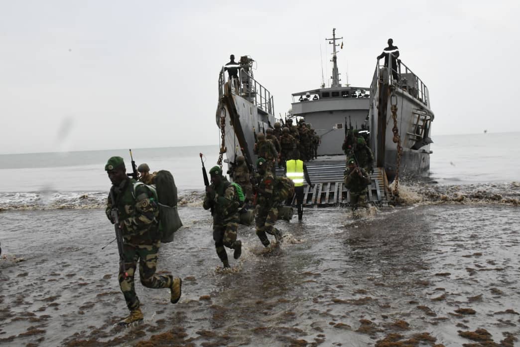Exercice de tir en mer au large de Dakar : la marine nationale en ...
