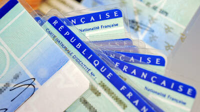 La France annonce une proposition de loi pour la facilitation du changement de l’état civil.