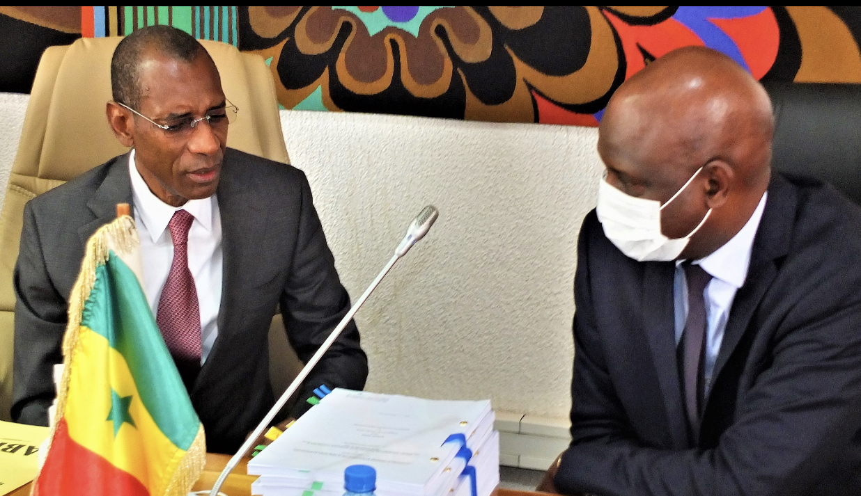 Renégociation du contrat de concession de l’autoroute à péage : Le Sénégal paraphe un nouveau contrat qui prévoit 305 milliards de francs CFA entre 2021 et 2044.