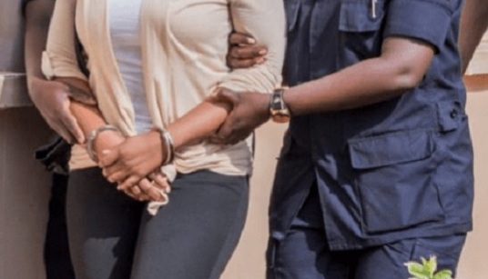 Escroquerie : Âgée de 16 ans, Maïmouna dite Oumou Sow soutire 7 millions Fcfa à son amant virtuel à l’aide de sa tante et de son oncle.