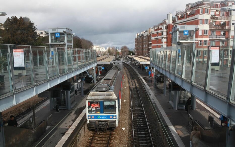France- Saint-Cloud : son manteau reste coincé, elle est happée sous le train