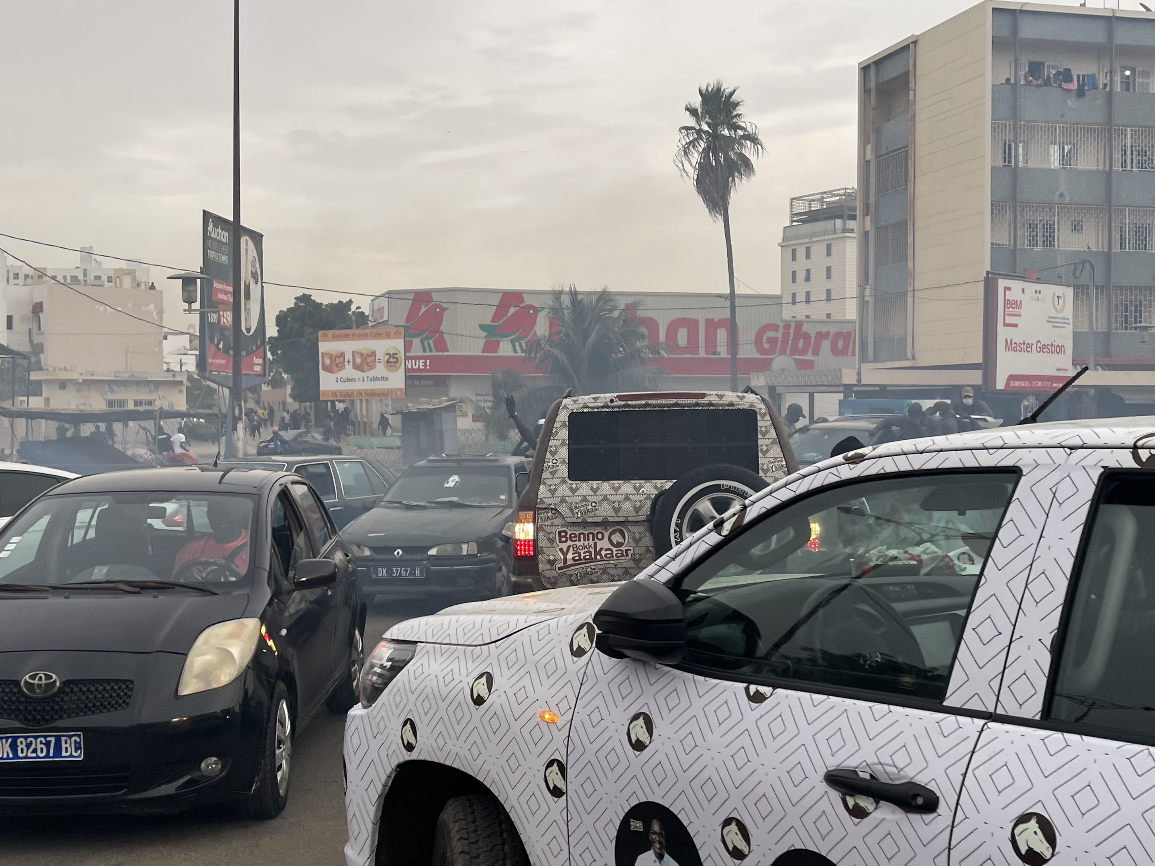 Nouvelles échauffourées à la Médina : Les accrochages entre partisans de Cheikh Bâ et de Bamba Fall bloquent la caravane de Abdoulaye Diouf Sarr.