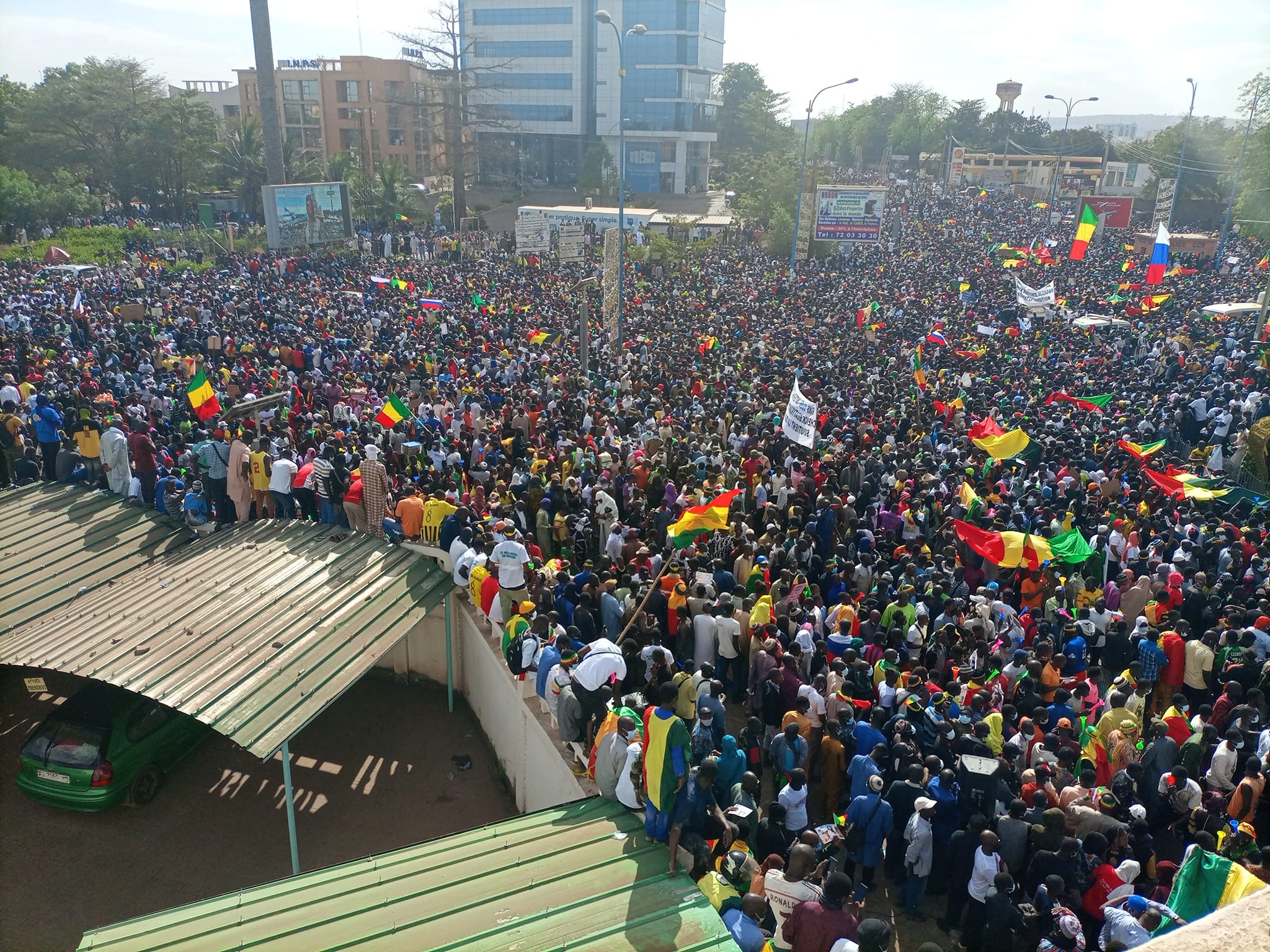 Mali : Vaste rassemblement des Maliens en soutien à la junte contre les sanctions de la CEDEAO.