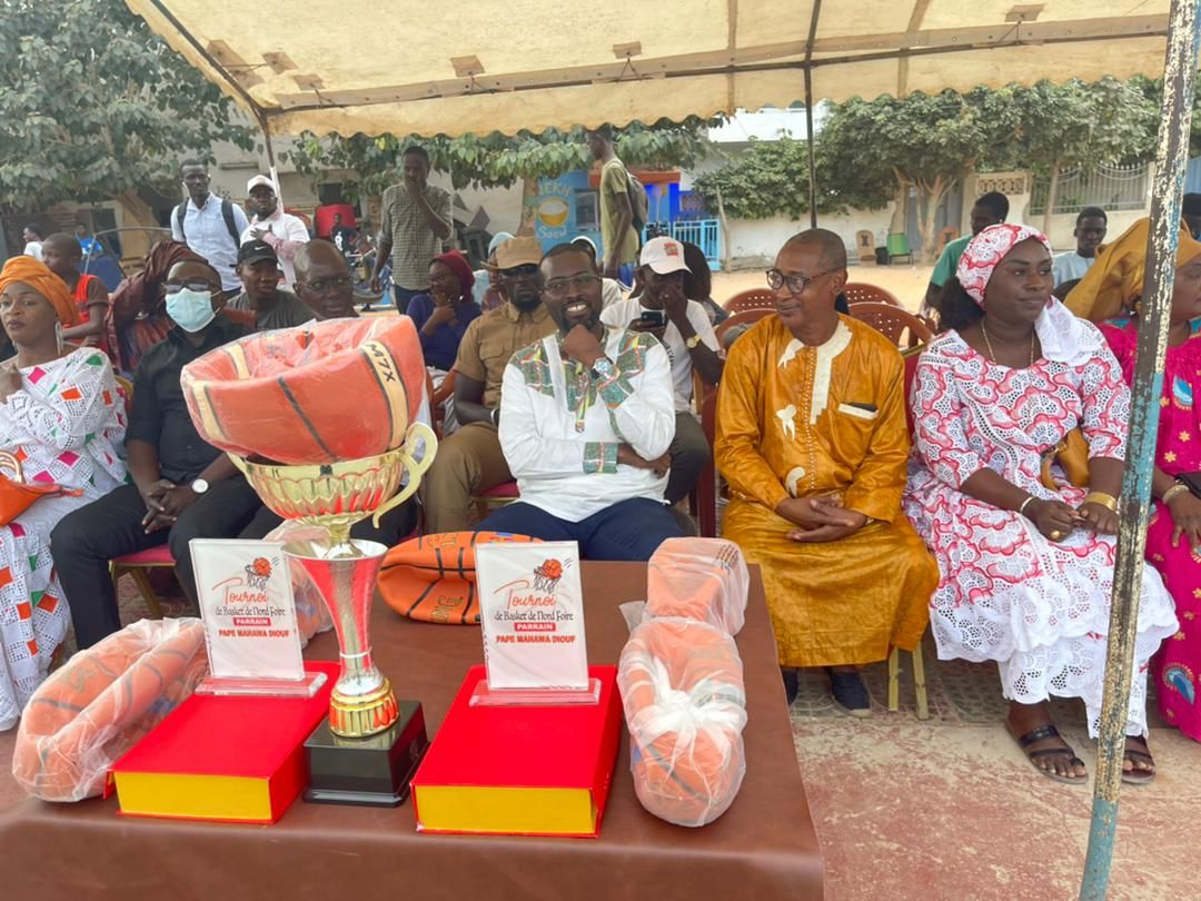 Pape Mahawa Diouf soutient les jeunes basketteurs de la commune de Yoff