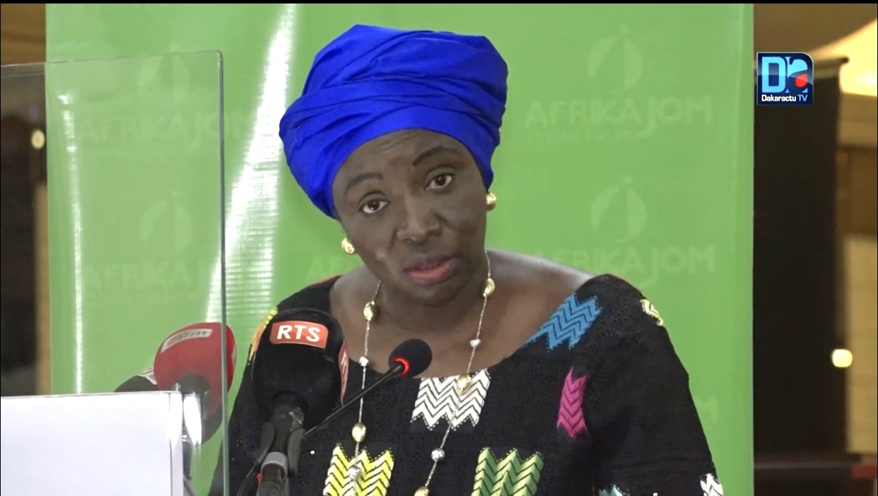 Mimi Touré au meeting de Benno à Grand-Yoff : « L’opposition qui sent la raclée électorale imminente, se remet aux insultes et invectives »