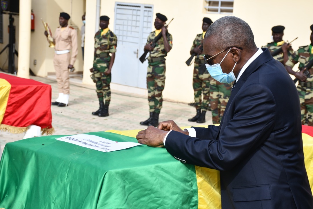 Décoration posthume : Les Sergents Chefs El Hadj Boubacar Bâ et Mamadou Khalidou Diallo élevés Chevaliers de l’ordre national du Lion.