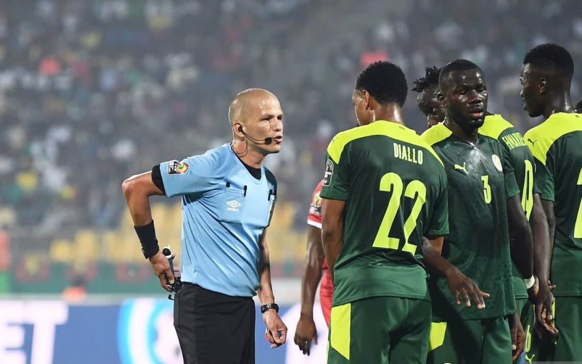 Finale CAN 2022 : L’arbitre sud-africain Victor Gomes va officier lors du duel entre Lions et Pharaons...