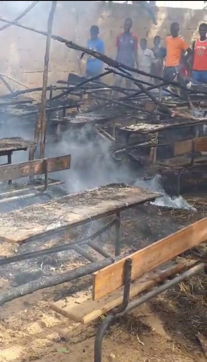 Incendie à l'école 3 de Sibasssor : Pas de cours ce matin pour une trentaine d'élèves... Le feu a ravagé l'abri provisoire du CP A.