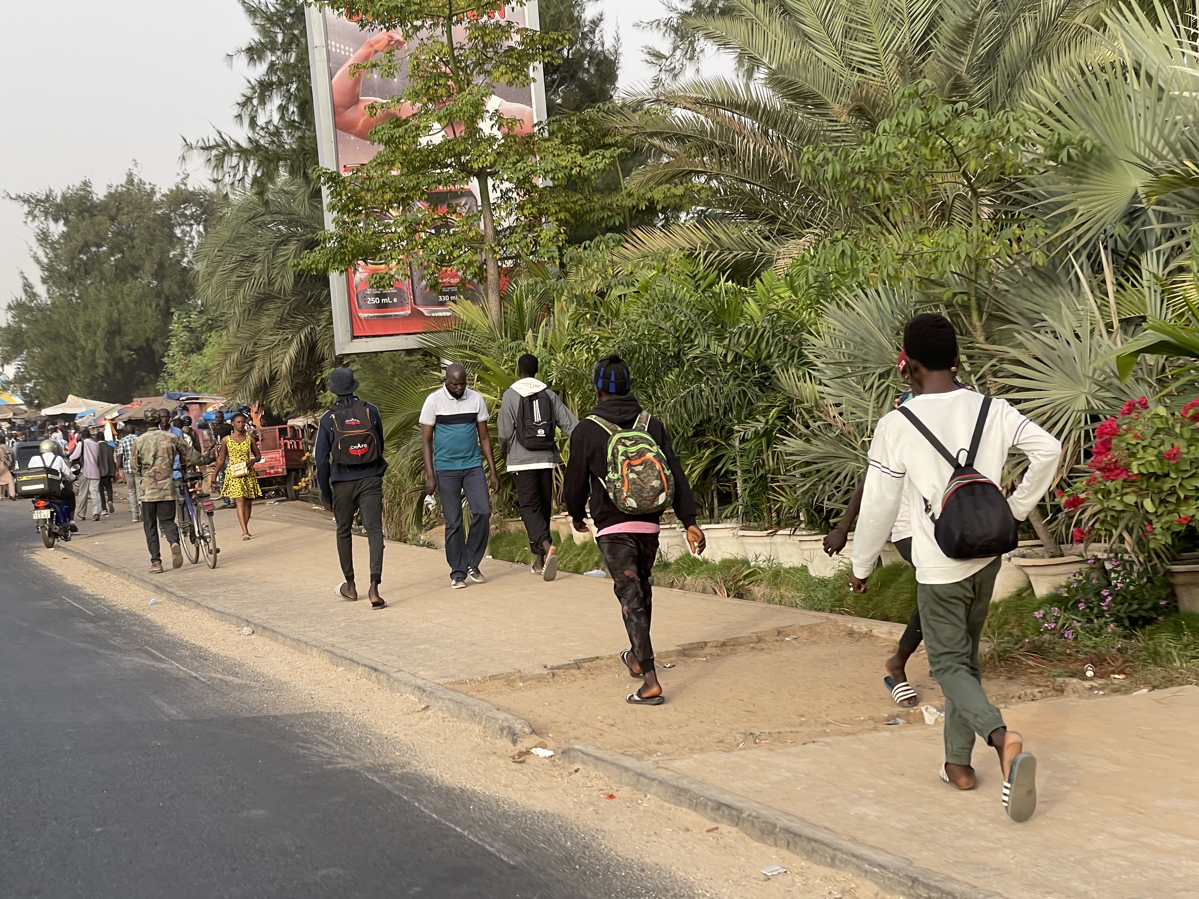 Mobilité urbaine : 70% des déplacements à Dakar se font à pied (Étude)