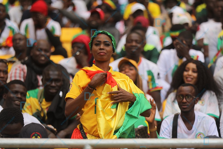 Insolite : La fameuse auteure du surnom "Sané Madio" aperçue au stade Abdoulaye Wade...