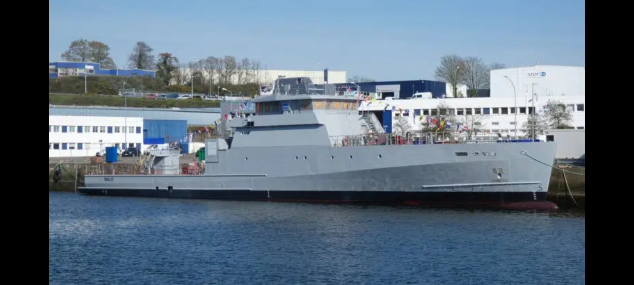 France : mise à l'eau du premier des trois OPV 58S de la marine sénégalaise en présence du Chef d'État-major de la Marine Oumar Wade