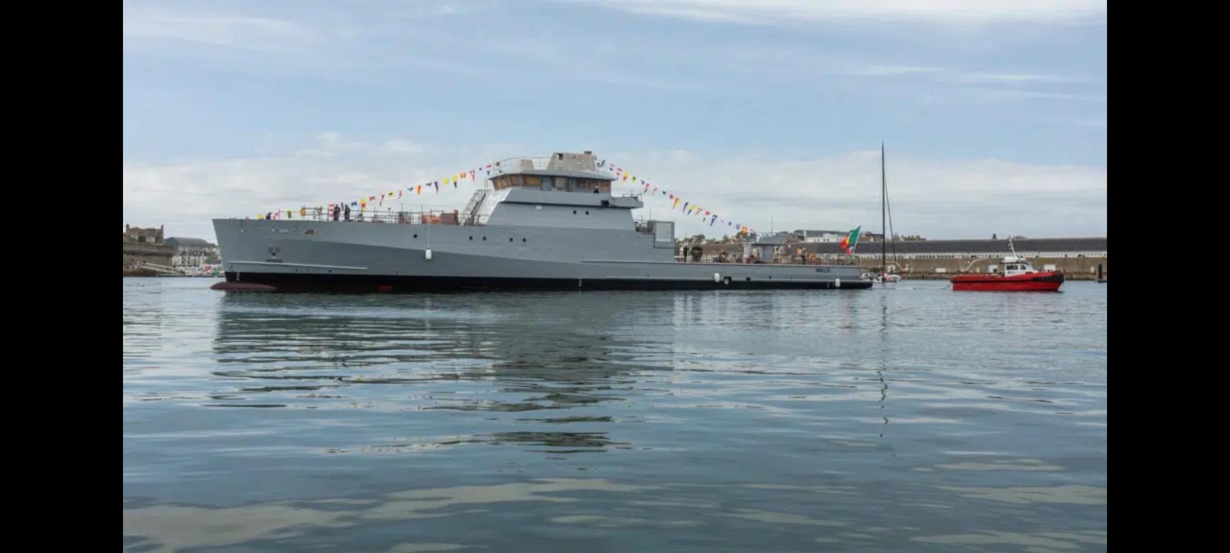 France : mise à l'eau du premier des trois OPV 58S de la marine sénégalaise en présence du Chef d'État-major de la Marine Oumar Wade