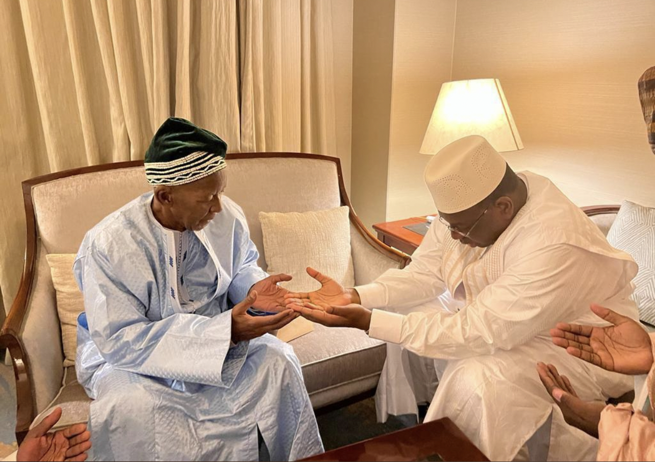 Médinatoul Mounawara : le Khalife Cheikh Mahi Niass reçoit la visite du président Macky Sall.