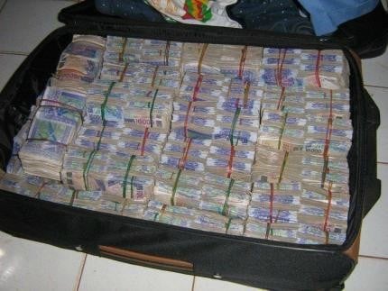 Affaire de l'argent saisi à la frontière Malienne : un montant complémentaire de 100 millions a été retrouvé suite à la perquisition du domicile des suspects