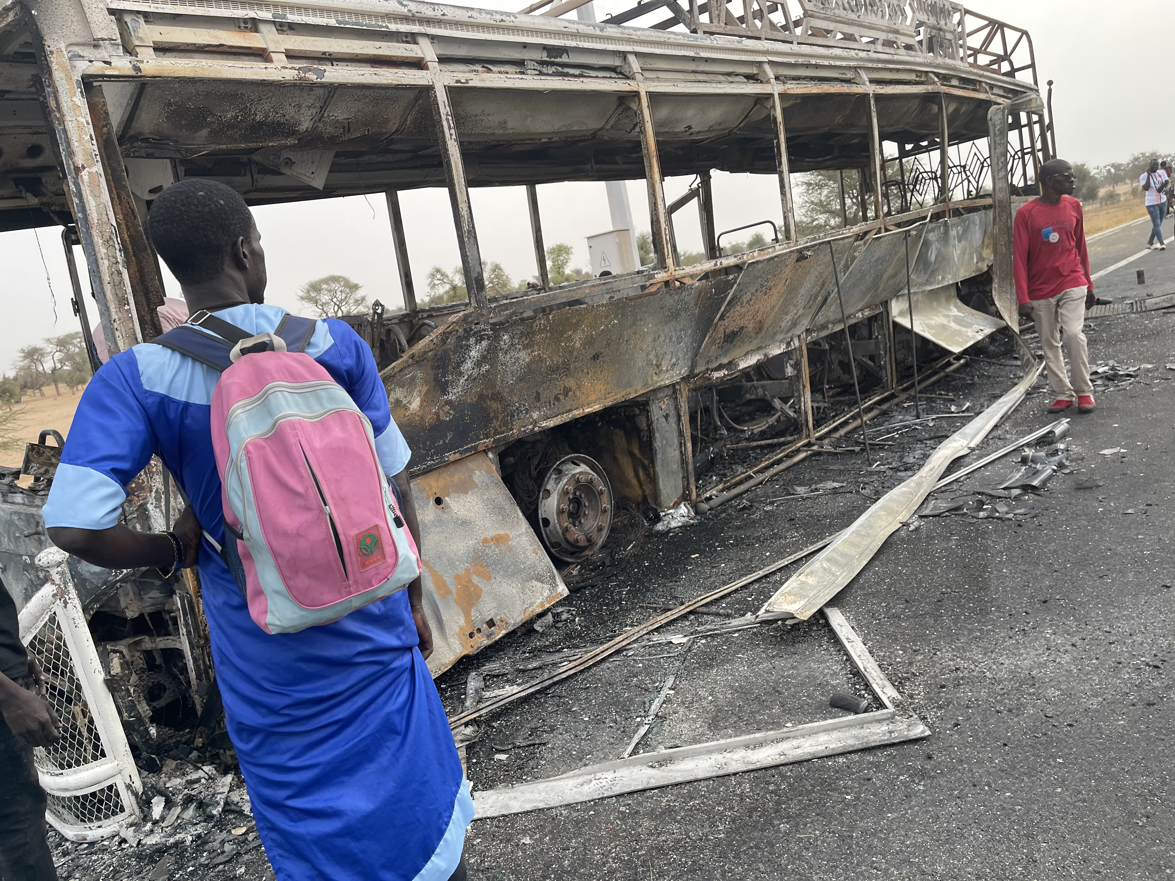 Dernière minute sur Ila Touba  / Un bus avec à bord 80 personnes prend feu et brûle complètement… 