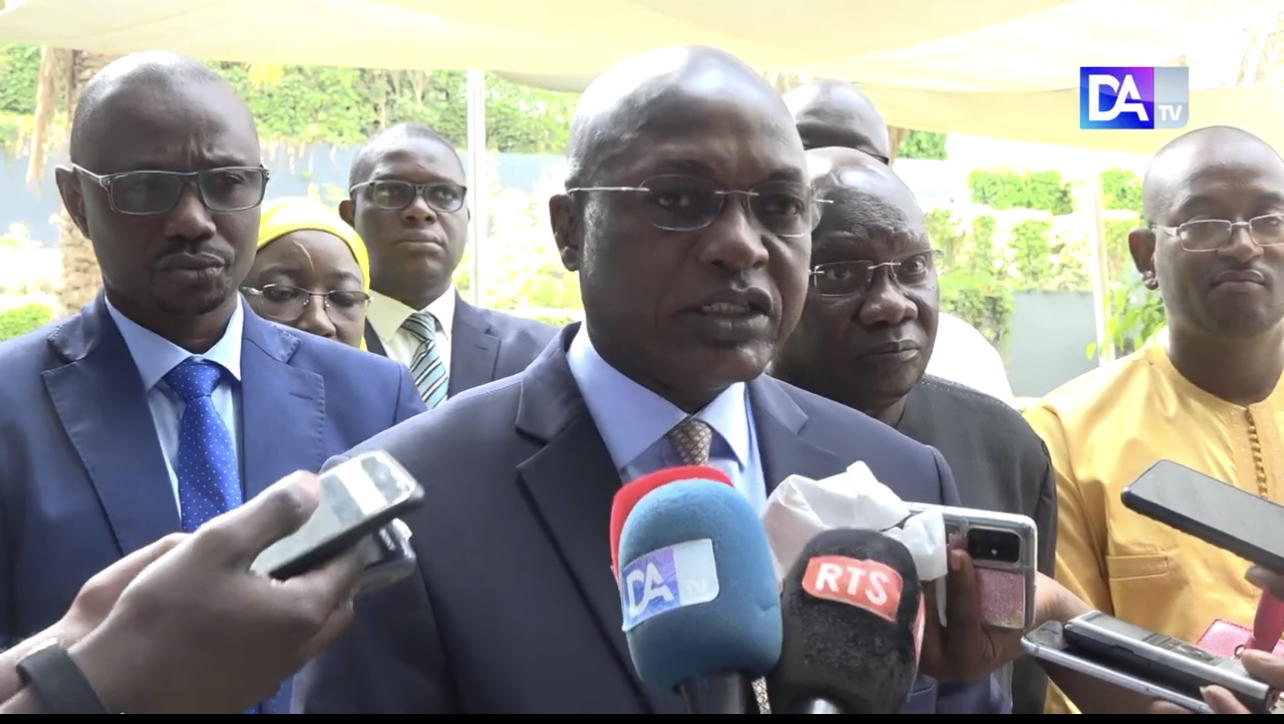Recrutement ville de Dakar / Oumar Guèye, ministre des Collectivités Territoriales : « Aucune inspection du travail ne peut viser ces recrutements, aucun paiement ne pourra se faire! »