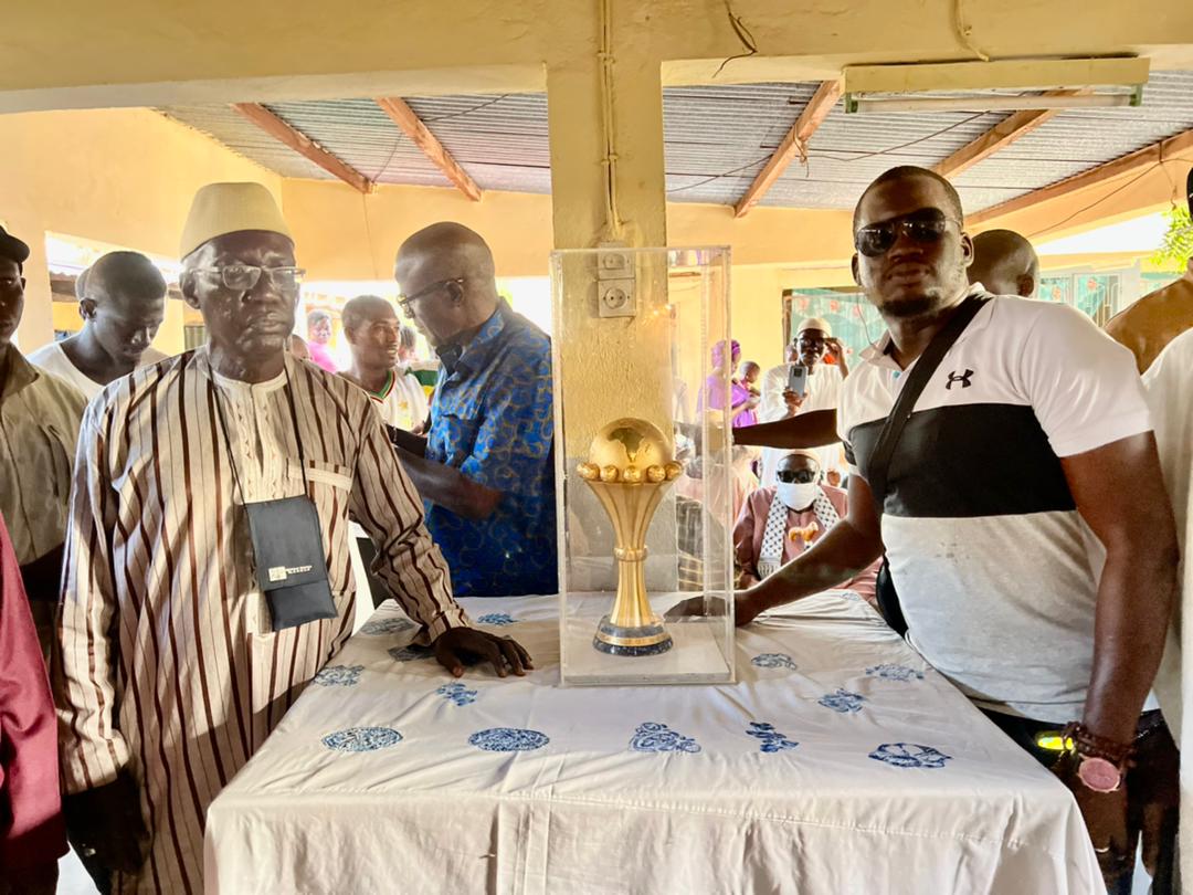 Le grand frère de Thiam et son fils