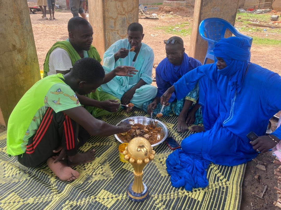 Le trophée de la CAN chez le sénégalais lambda : La preuve par l'image prise à Tambacounda.
