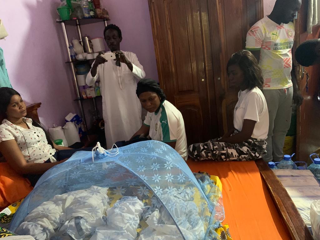 Naissance de quadruplés à l'hôpital de Kaolack : Les partisans de Pape Demba Bitèye apportent leur soutien à la famille des nouveau-nés.